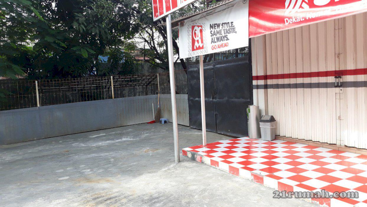 Rumah semi toko di jln.Mandala raya (Karadenan) Cibinong