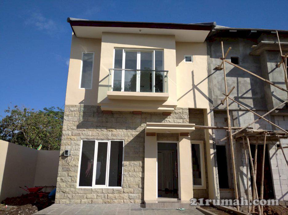 rumah lt 2 dipusat kota Pati dengan desain modern minimalis