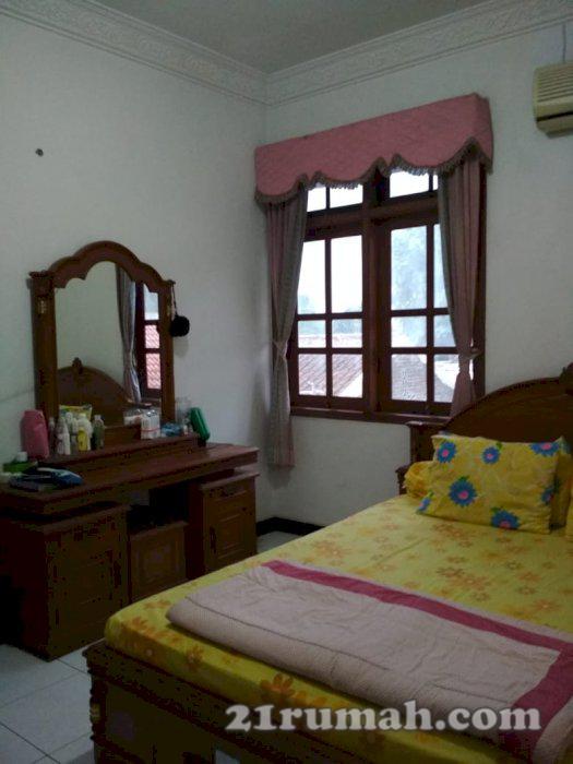 Rumah dibelakanh Solo Square