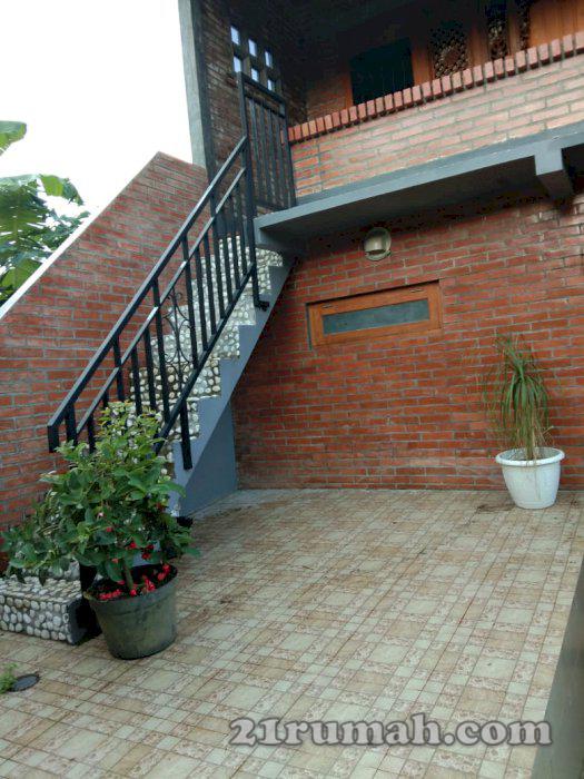 Rumah Unik Nuansa Villa cocok untuk Hunian pribadi, Homestay atau Kos.