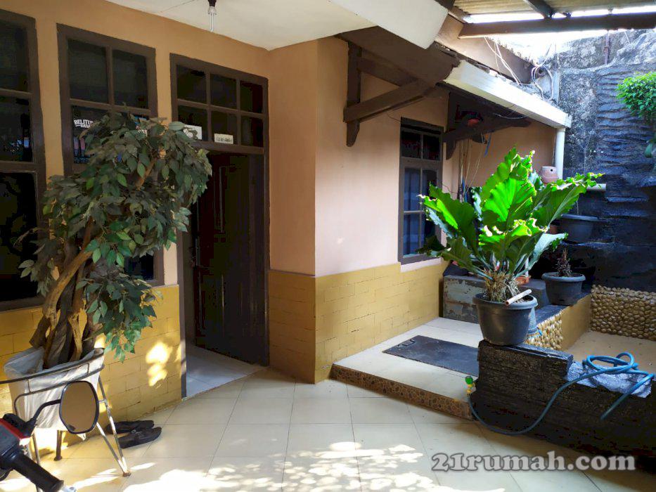 Rumah satu setengah lantai di margahayu kencana 