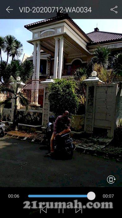 Di jual rumah mewah Rp 5,2M Lt.2 
