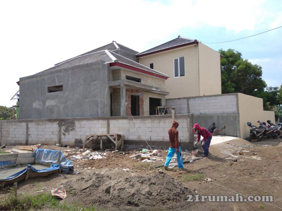 rumah dengan desain modern minimalis lokasi ditengah kota Pati