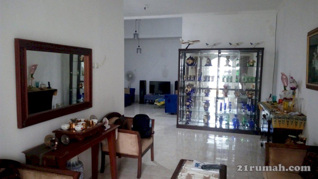 Rumah apik rapi dan lega dijual segera