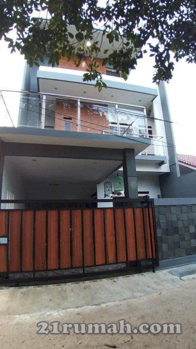 Jual rumah baru 3 lantai 