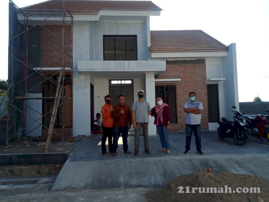 Lobuntaland rumah dengan banyak hadiah dan desain sesukanya