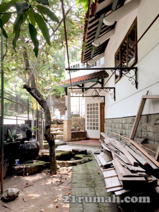 DIJUAL CEPAT! Rumah 2 Lantai  Strategis terawat