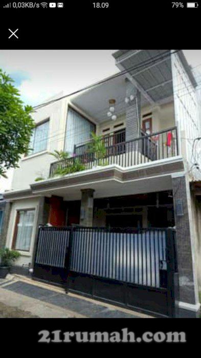 Rumah murah 2 lantai ,renovasi belum sampai 1 tahun