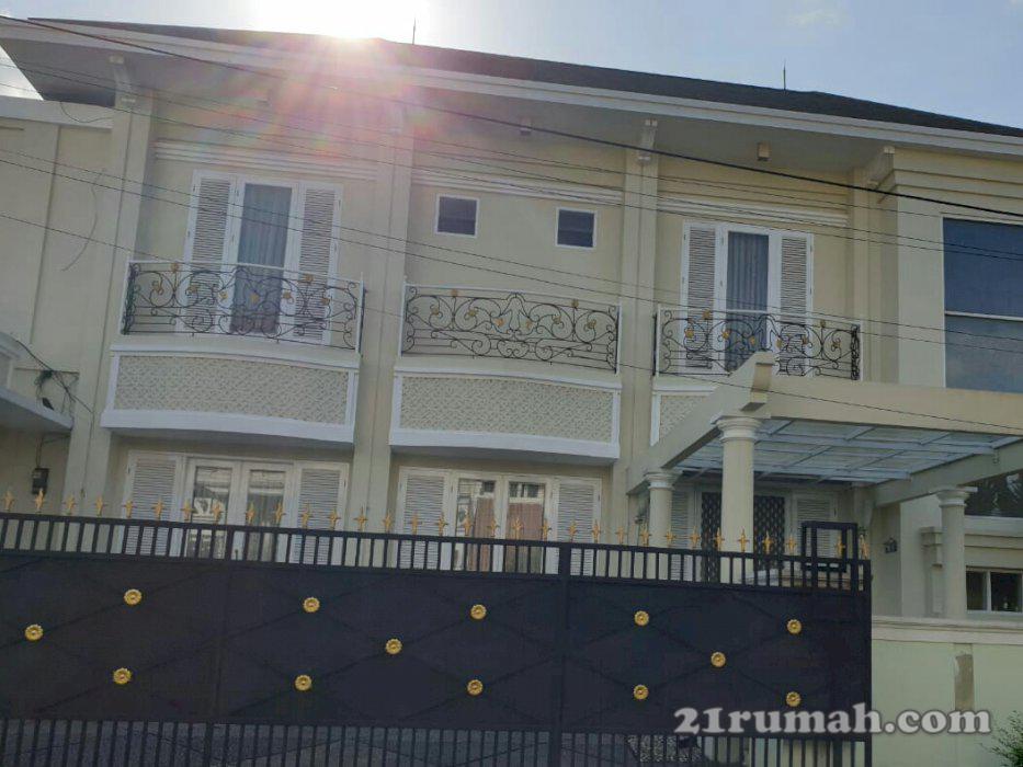 Rumah Bagus Dgn Kolam Renang Di Duren Sawit