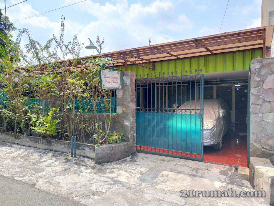 Rumah Pusat Kota Solo Keluarga Besar