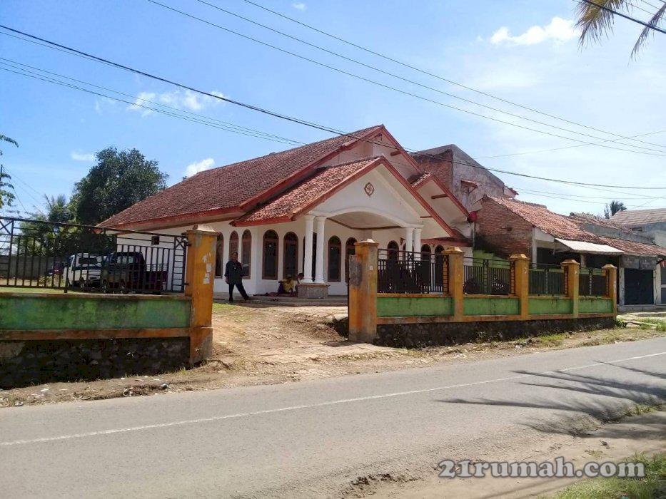 Rumah dan tanah pinggir jalan