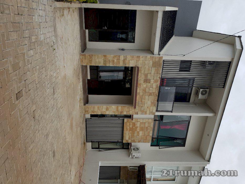 Dijual rumah 2 lantai siap huni bangunan baru