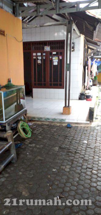 Dijual rumah plus 2 pintu kontrkan