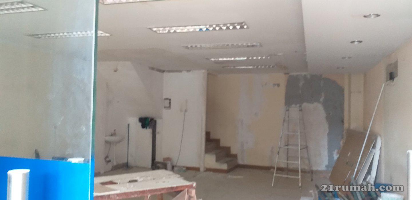 Ruko 3 lantai lokasi strategis
