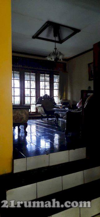 Rumah luas di griya loka sektor 1.3