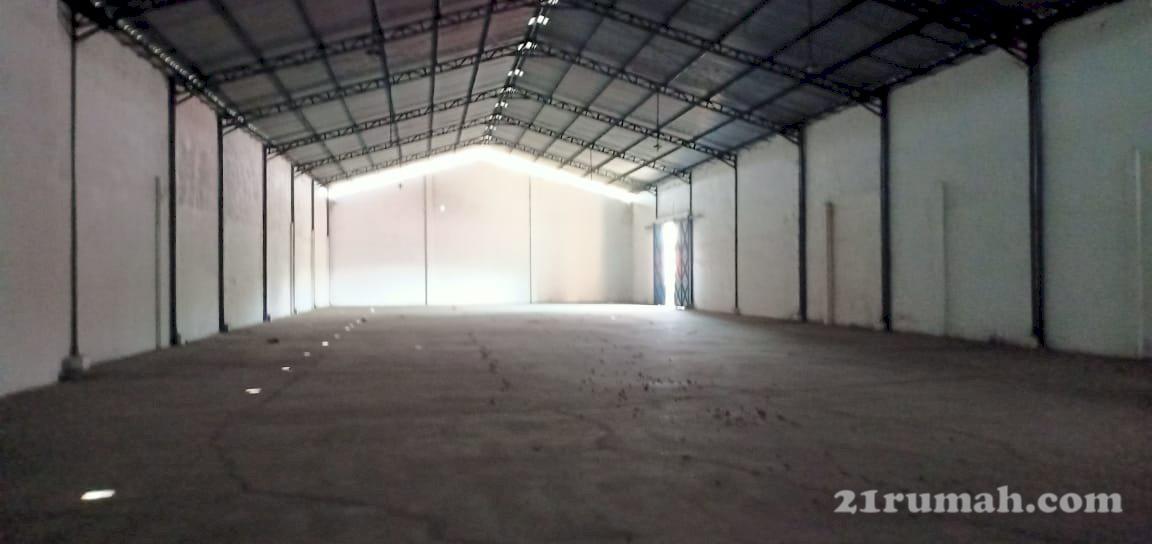 247_Disewakan Gudang Loss 1048 m2, pintu tinggi, di Mojokerto