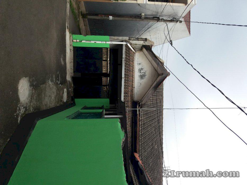Rumah besar plus kontrakan di jagakarsa