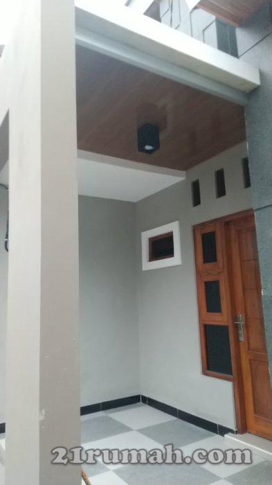 Rumah modern minimalis siap huni di tengah kota