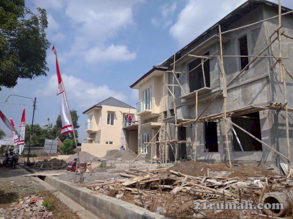 rumah lt 2 dengan kawasan tengah kota dan desain modern minimalis