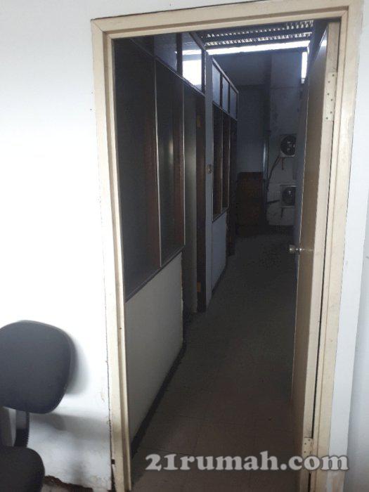 dijual ruko 5 lantai sitaan bank