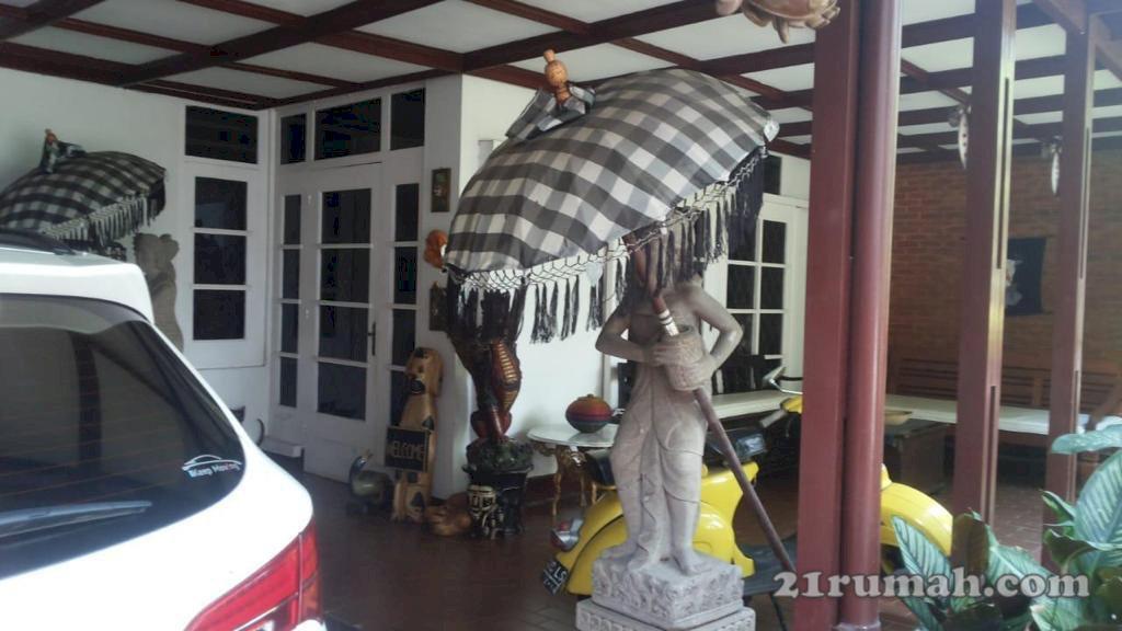 Rumah strategis di Kebayoran baru depan Jakarta internasional School