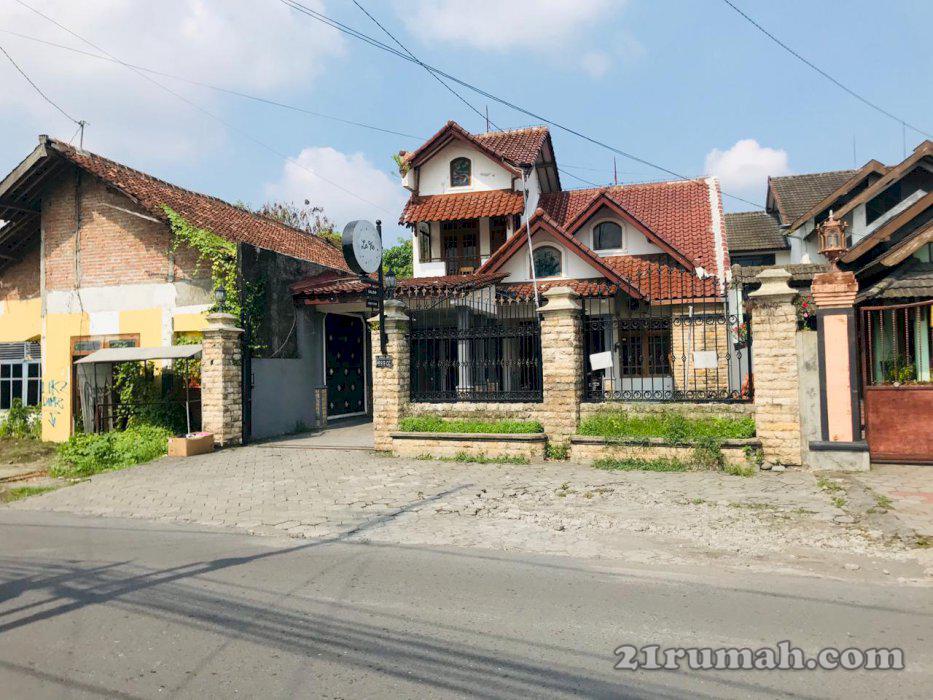 Rumah Pinggir Jalan Jogjakarta
