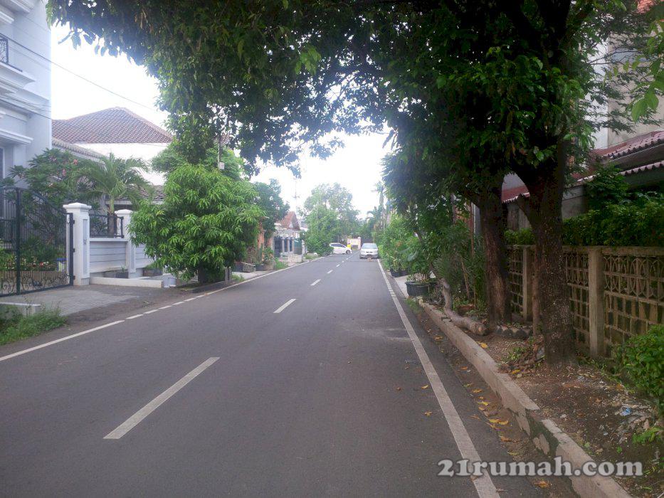 Jual rumah tua lt. 2 1 4 / lb. 1 5 5 dengan tipe 1 lantai legalitas SHM