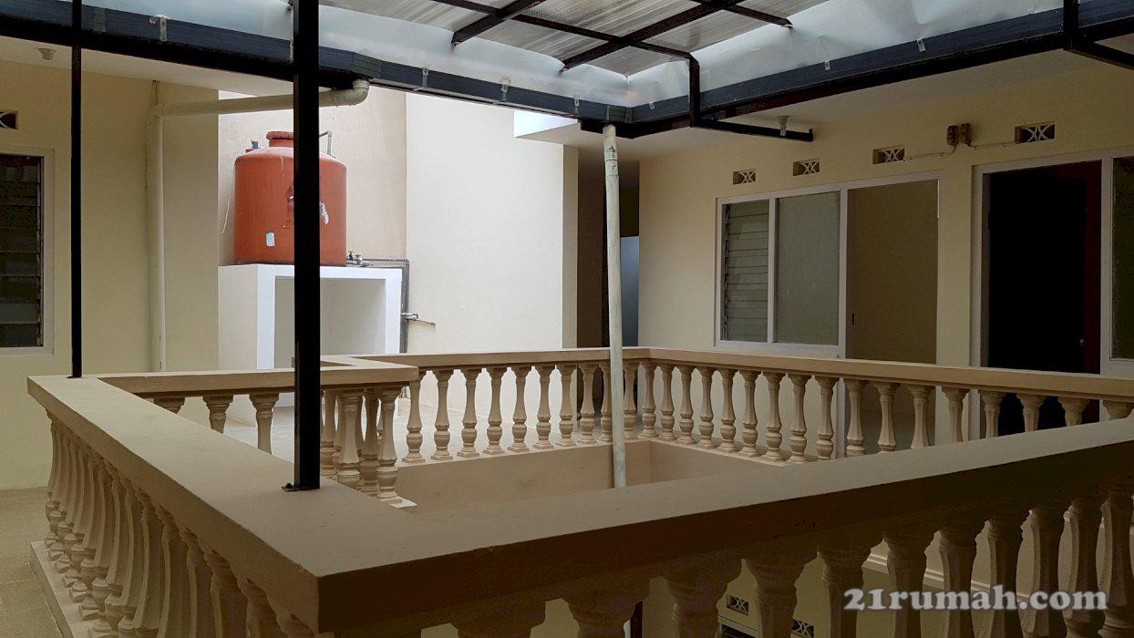 Rumah Kost Aktif di Daerah Kampus Lokasi Strategis di Tepi Jalan Raya yang Ramai