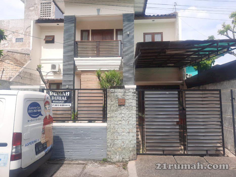 Rumah Second yang Menarik dan Strategis di Pejaten Barat