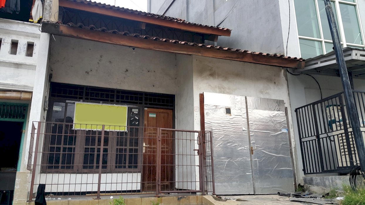 Rumah di area strategis dan ramai