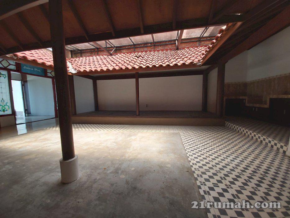 Rumah Besar dan Mewah di perumahan Tirtasani Estate Posisi Pojok di Jalan Utama