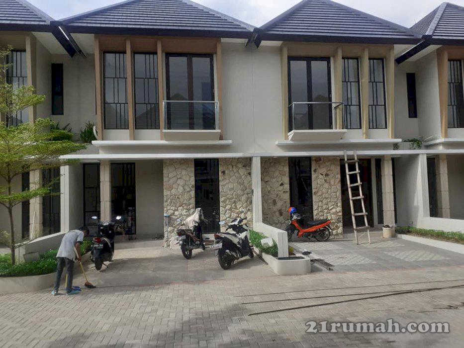 Rumah Mewah Strategis Di Pondok Bambu, Duren Sawit, Jakarta Timur