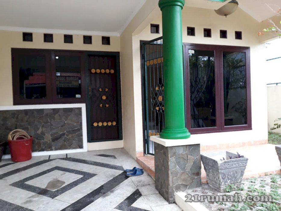 Rmh di Pinggir jln, cocok utk usaha dan tinggil, dkt jln raya dan tol