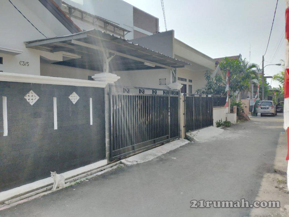 Rumah strategis samping Sekolah Al-Azhar Summarecon, Bekasi Kota