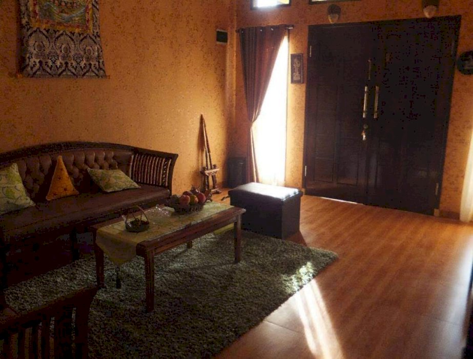 Rumah Asri 2 Lantai Kebun Raya Residence Bogor Semi Furnished