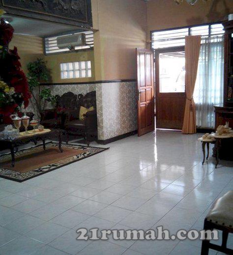 Rumah mewah jalan Nias 2km dari simpang lima 2lantai luas 200m2 5kt