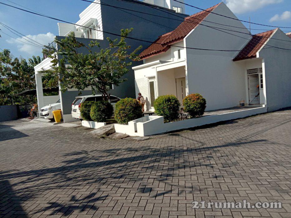 Rumah strategis Pakujaya Regency