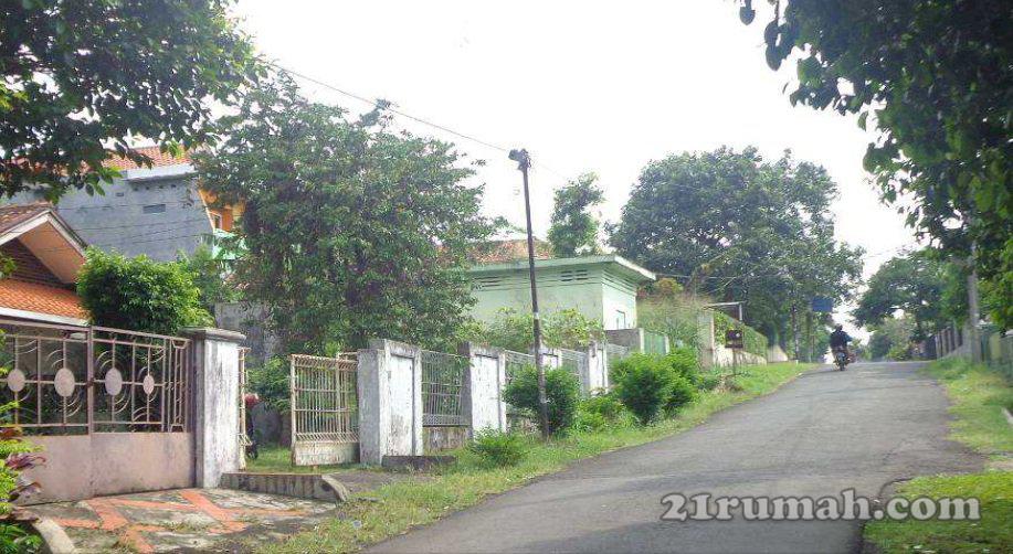 Dijual Rumah dengan tanah luas di Loji Kota Dogor