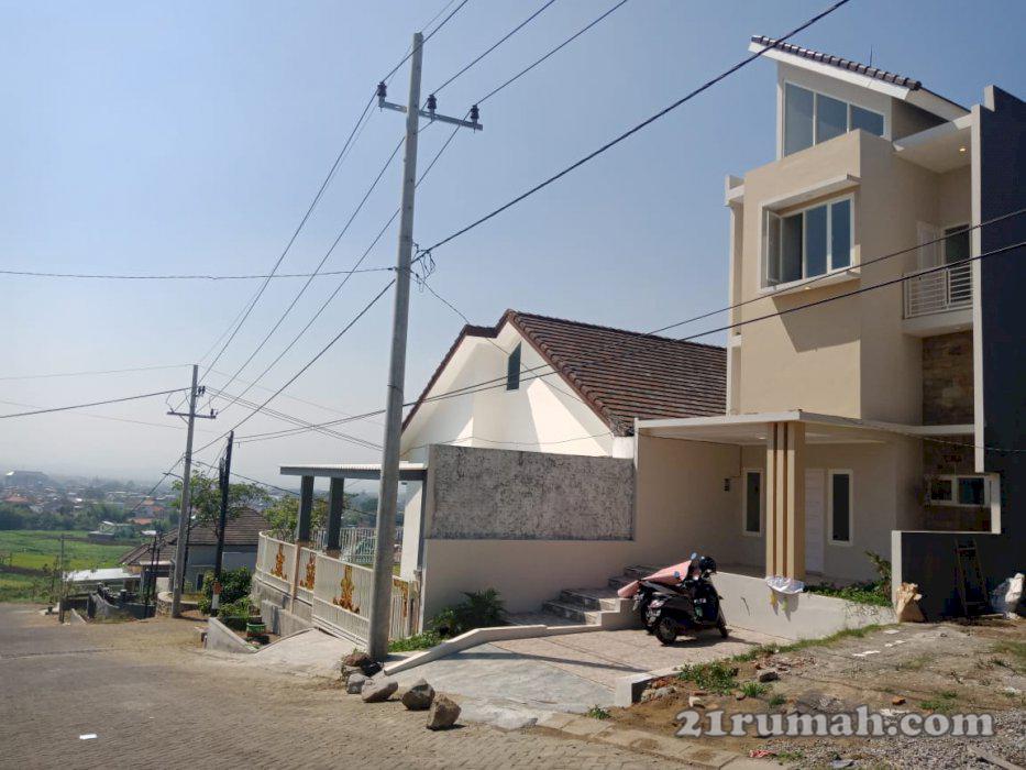 rumah mewah siap huni di villa bukit sengkaling