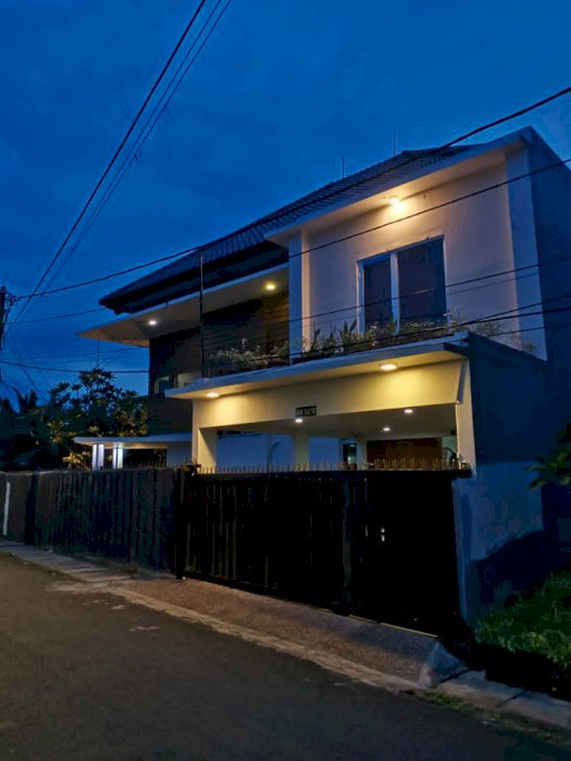 RUMAH DI KAV DKI MERUYA SELATAN