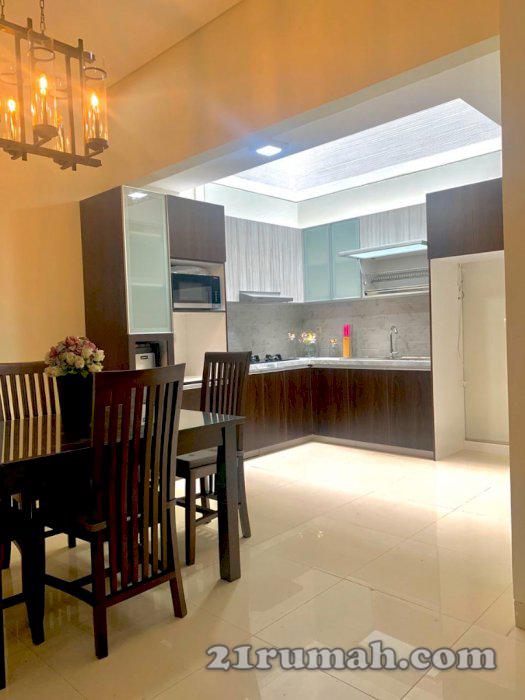 Disewakan rumah di Cipete dalam Town House, furnished