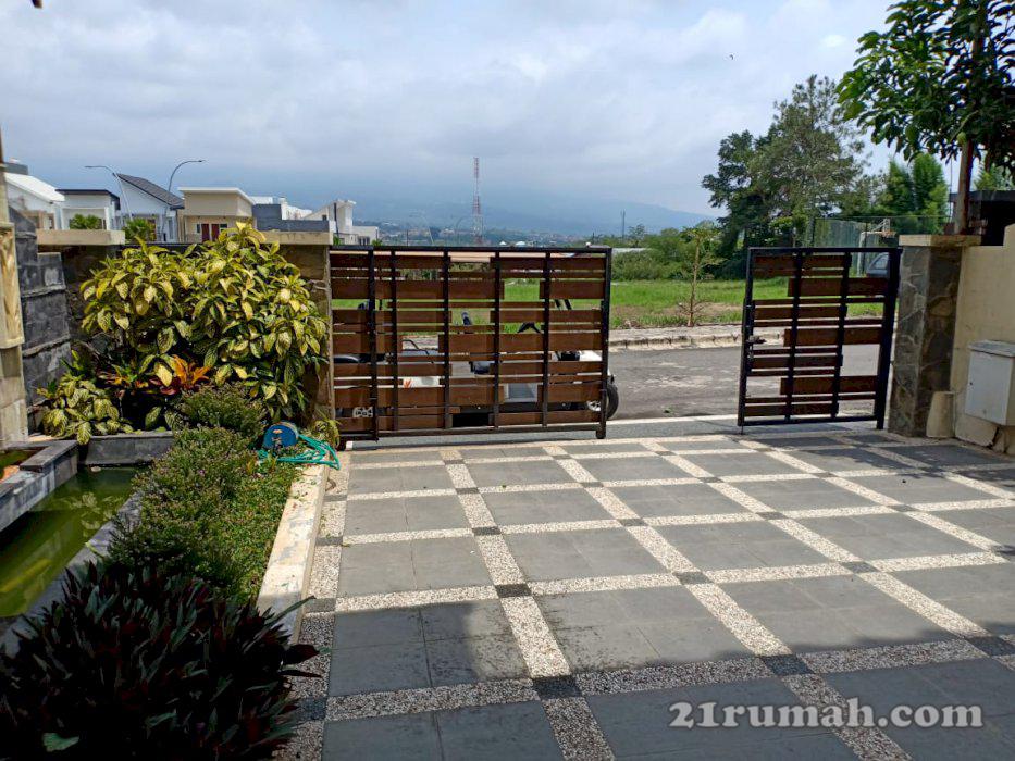 Rumah mewah di kota wisata batu malang 