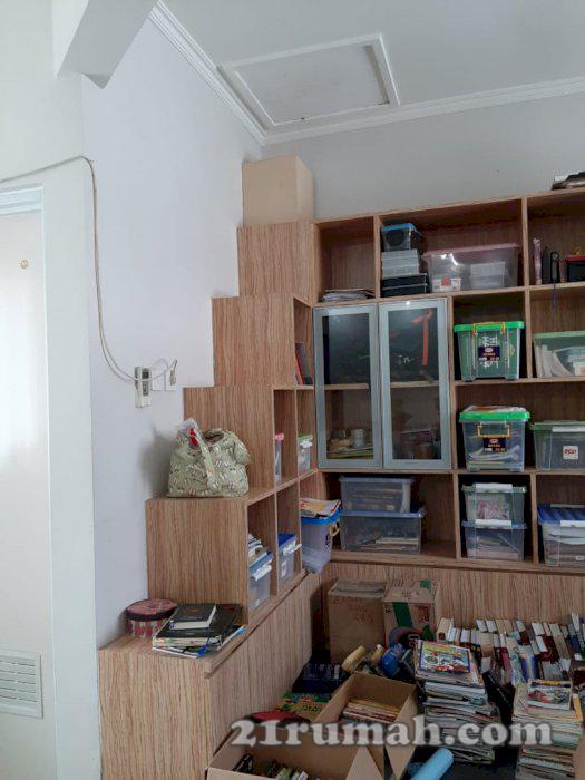 226_Dijual Rumah 2 Lantai di Graha Gayungsari, Surabaya