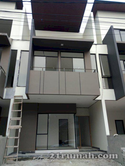 Rumah Baru 3 lantai di Jagakarsa JakSel