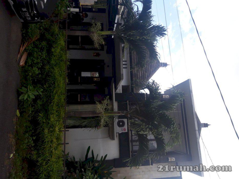 Murah...rumah style villa lantai 2 isi pool