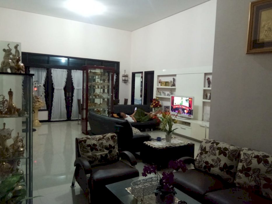 Rumah mewah di graha estetika banyumanik semarang