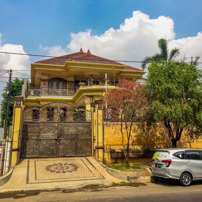 RUMAH MEWAH TENGAH KOTA SURABAYA