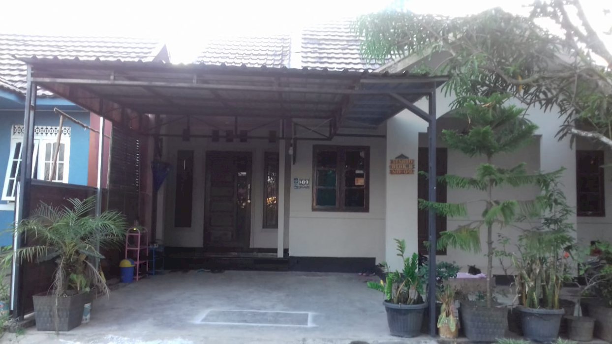 Dijual atau digadaikan rumah di handil bakti