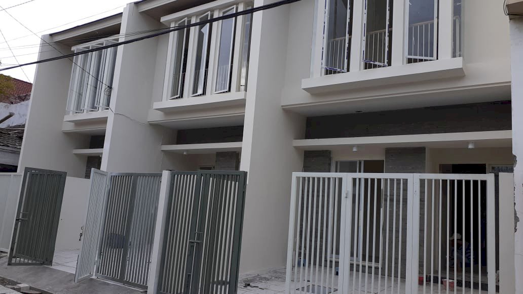 Jual rumah baru minimalis di Lebak Jaya Surabaya (3 unit jejer)