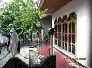 Rumah besar Murah jalan tembus cocok untuk usaha